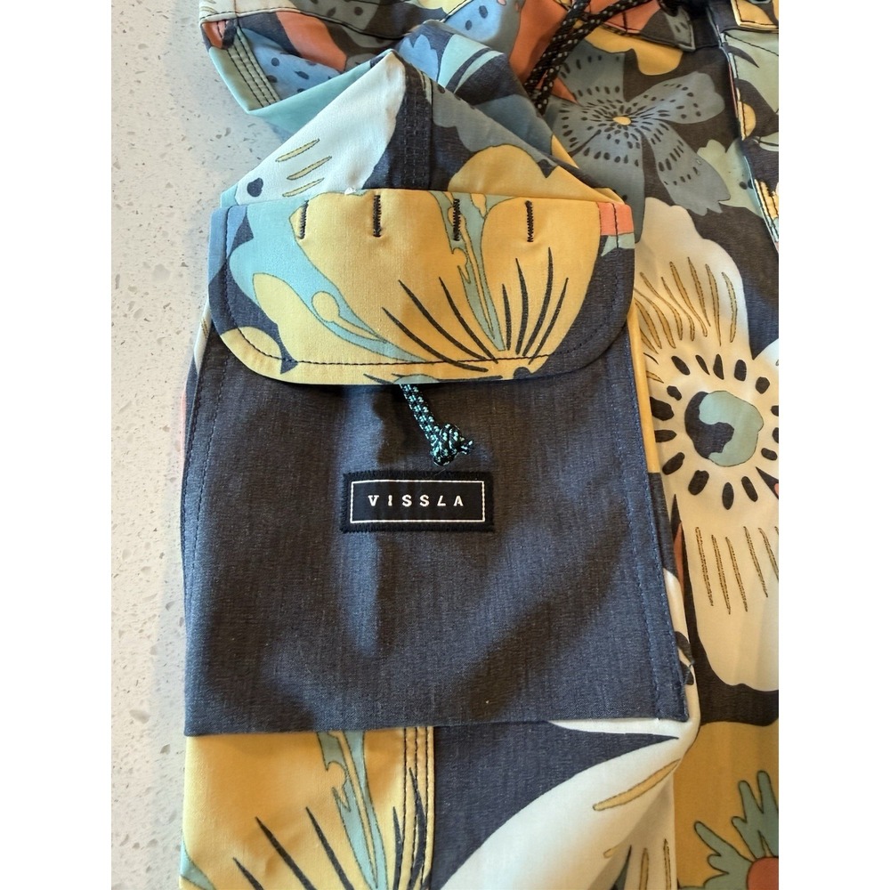 VISSLA Men's Floral Board Shorts Size 32 - Picture 2 of 12